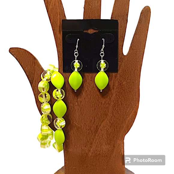 HANDMADE Neon / Lime Green Stackable Stretch Bracelets & Earrings Jewelry Set - Picture 1 of 7